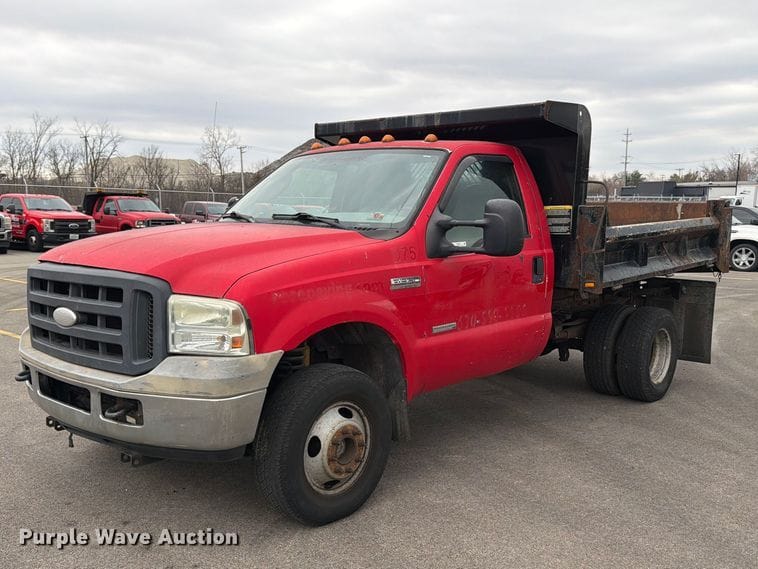 2005 Ford F-350 Equipment Image0