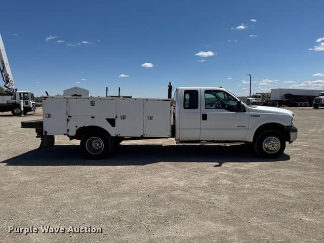 Image of Ford F-350 equipment image 3