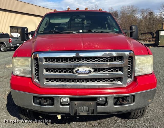 Image of Ford F-350 equipment image 1