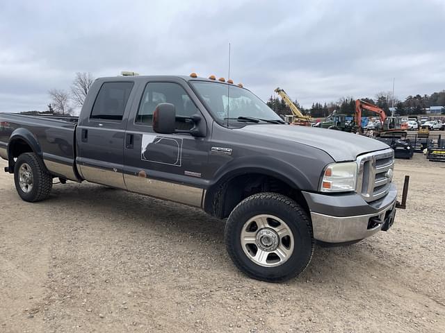 Image of Ford F-350 equipment image 2