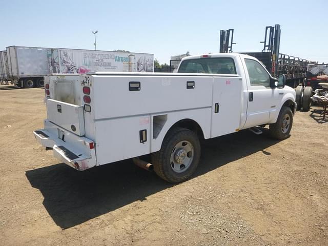 Image of Ford F-350 equipment image 3