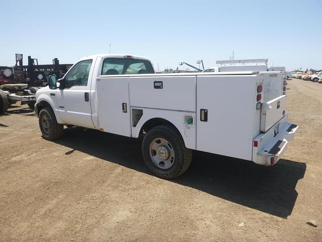 Image of Ford F-350 equipment image 4
