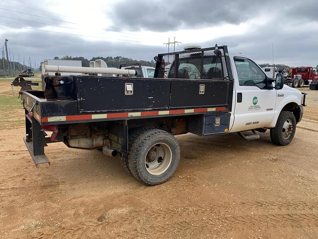 Image of Ford F-350 equipment image 2