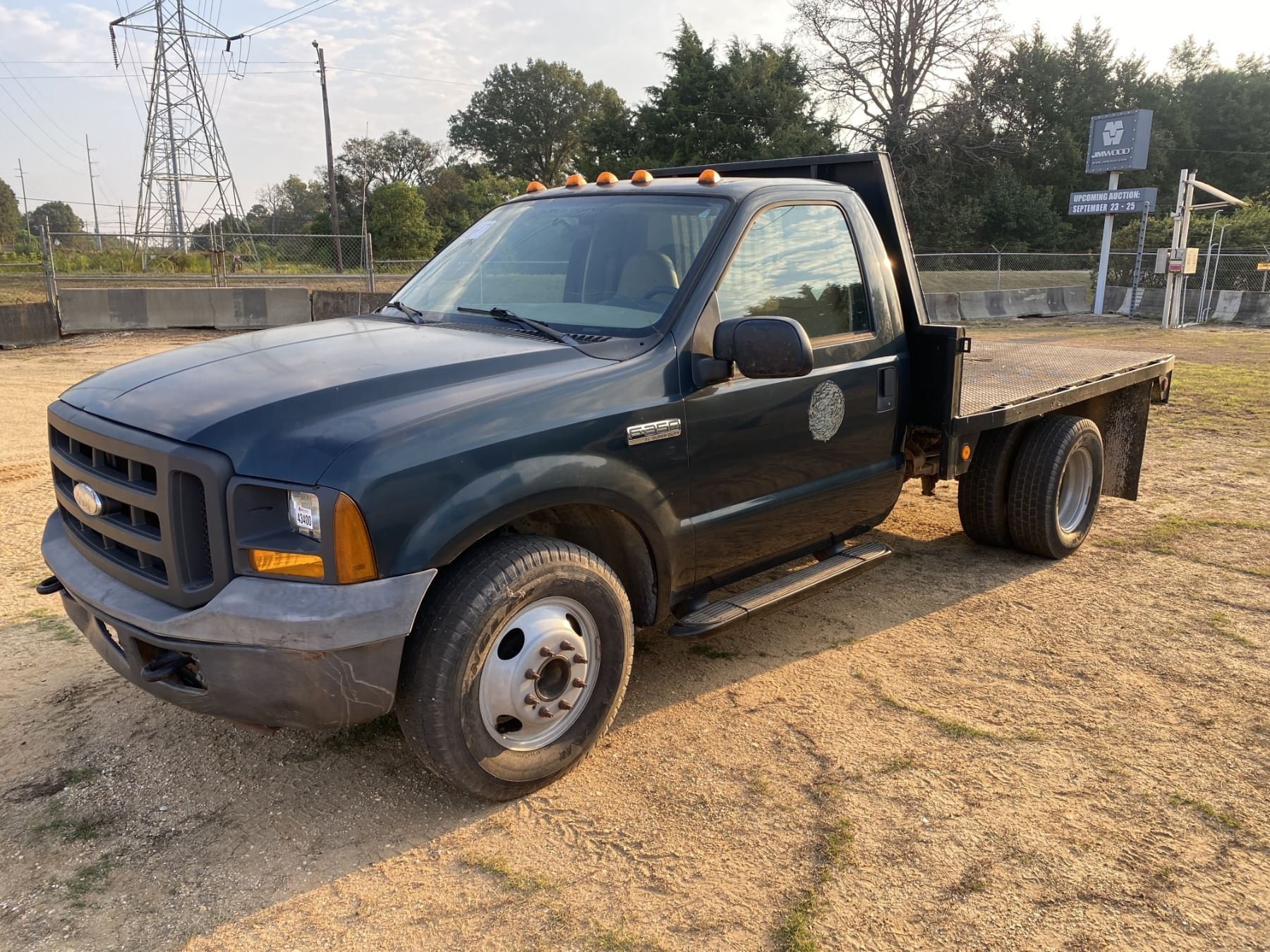 2005 Ford F-350 Equipment Image0