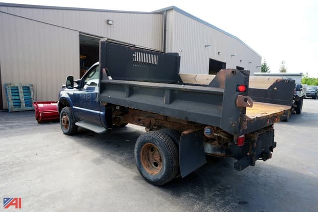 Image of Ford F-350 equipment image 3