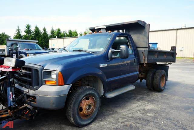 Image of Ford F-350 equipment image 1