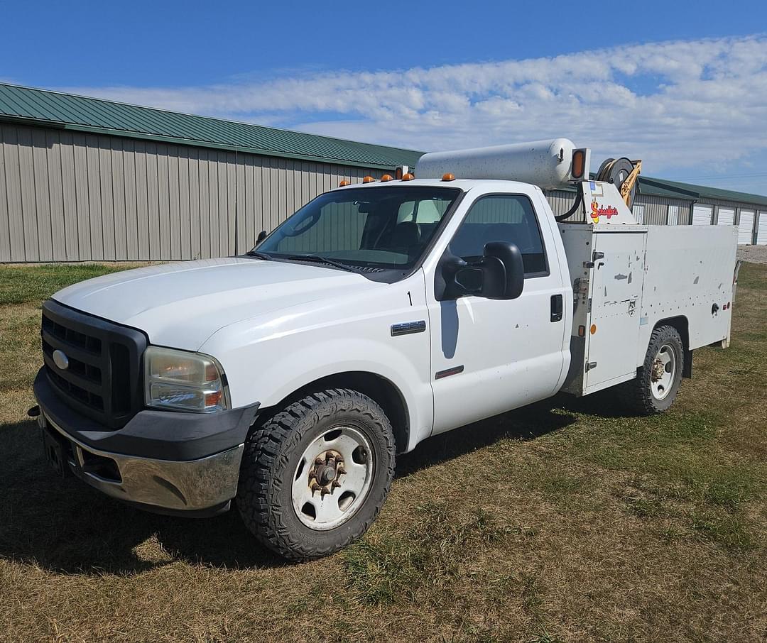 Image of Ford F-350 Primary image