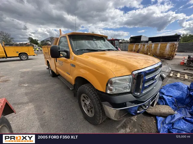 Image of Ford F-350 equipment image 3