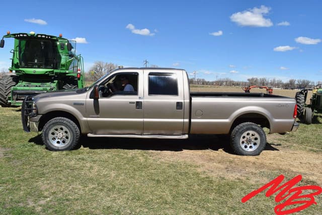 Image of Ford F-350 equipment image 2