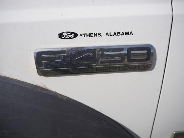 Image of Ford F-450 equipment image 3