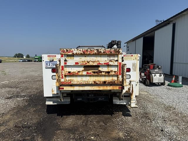 Image of Ford F-450 equipment image 4