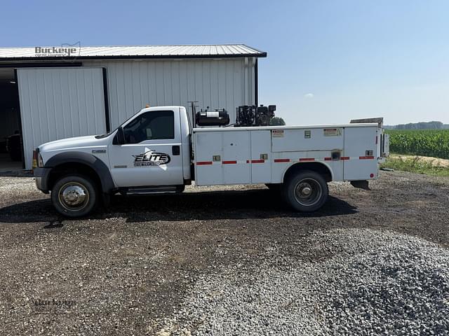 Image of Ford F-450 equipment image 2