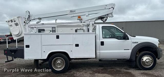 Image of Ford F-450 equipment image 3