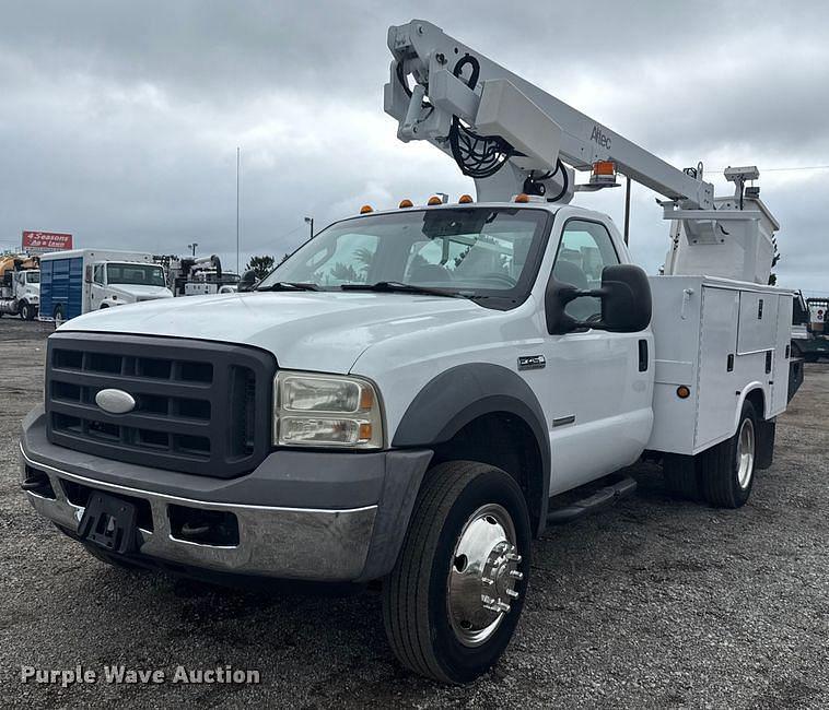 Image of Ford F-450 Primary image