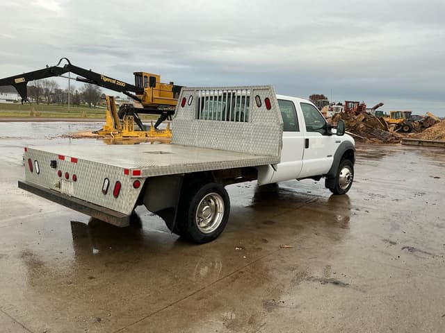 Image of Ford F-450 equipment image 4