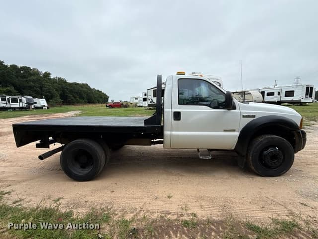 Image of Ford F-450 equipment image 3