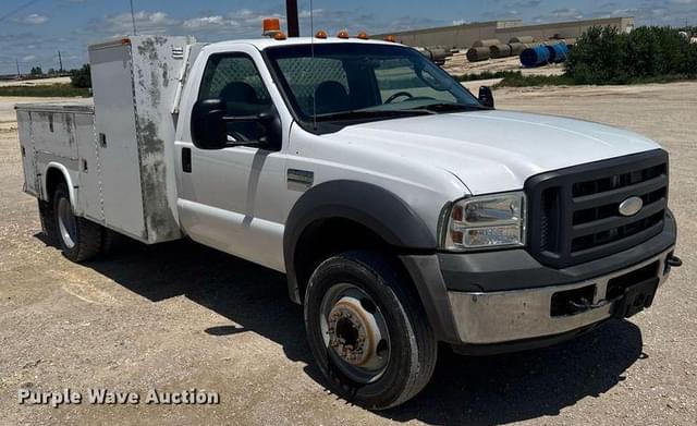 Image of Ford F-450 equipment image 2