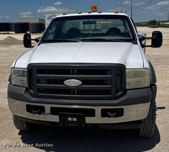 Image of Ford F-450 equipment image 1