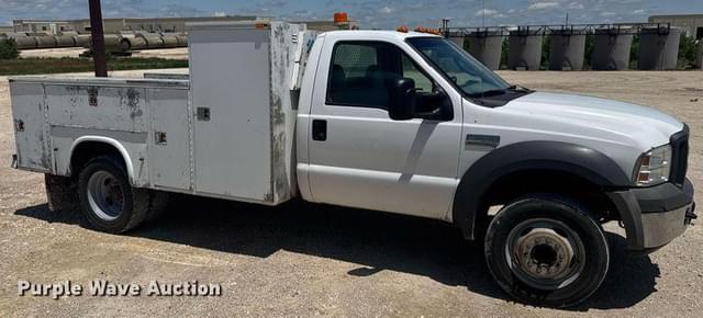 Image of Ford F-450 equipment image 3