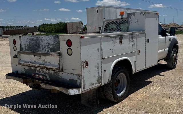 Image of Ford F-450 equipment image 4