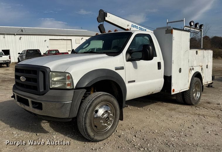 2005 Ford F-450 Equipment Image0