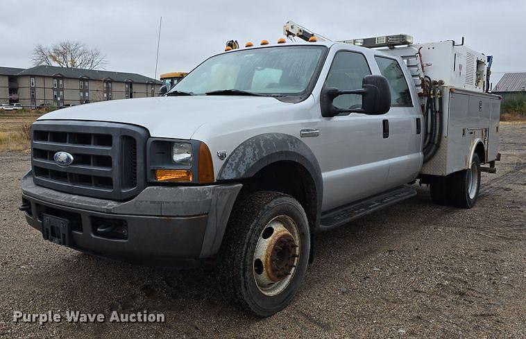 Image of Ford F-450 Primary image