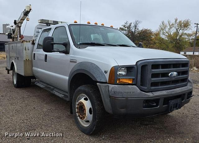 Image of Ford F-450 equipment image 2