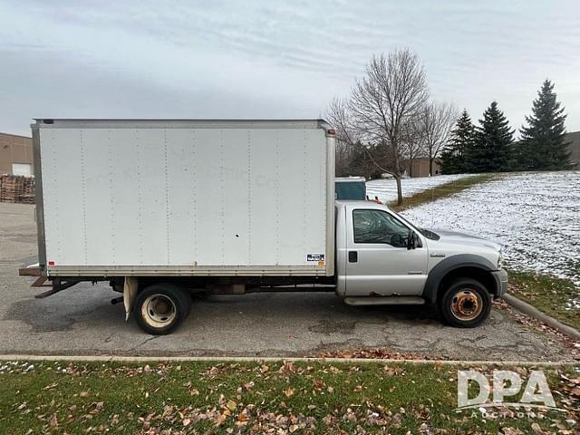 Image of Ford F-450 equipment image 2