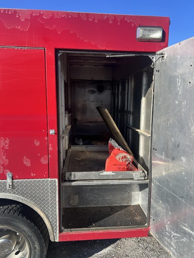 Image of Ford F-450 equipment image 4