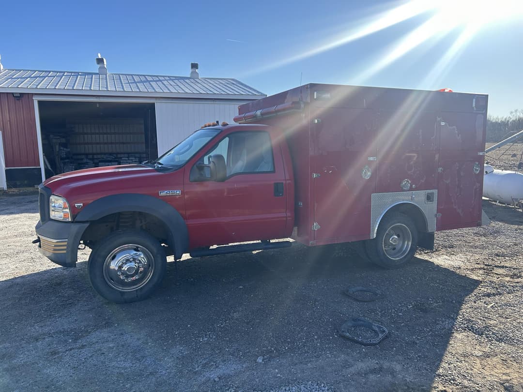 Image of Ford F-450 Primary image