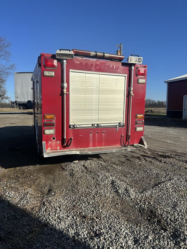 Image of Ford F-450 equipment image 2