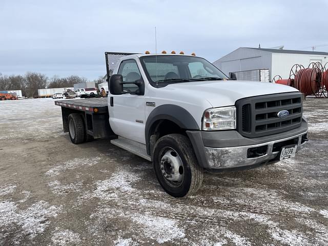 Image of Ford F-450 equipment image 2