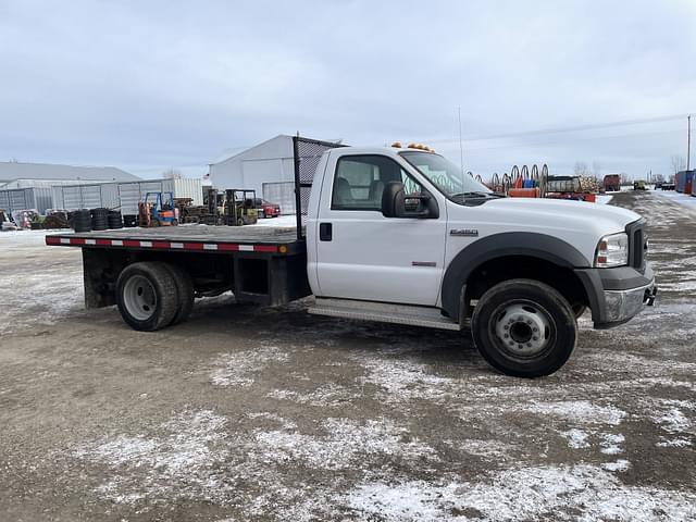 Image of Ford F-450 equipment image 3