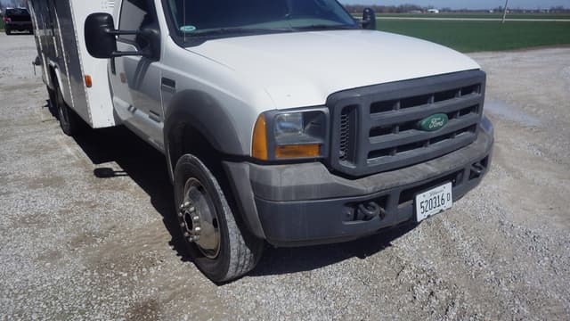 Image of Ford F-550 equipment image 3