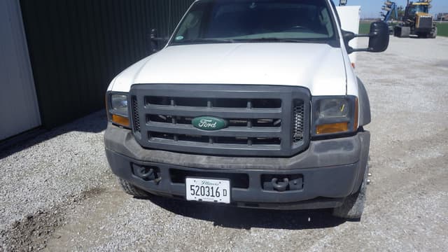 Image of Ford F-550 equipment image 2