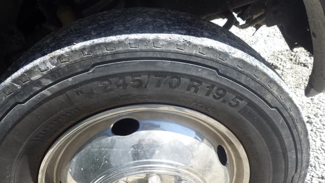 Image of Ford F-550 equipment image 4