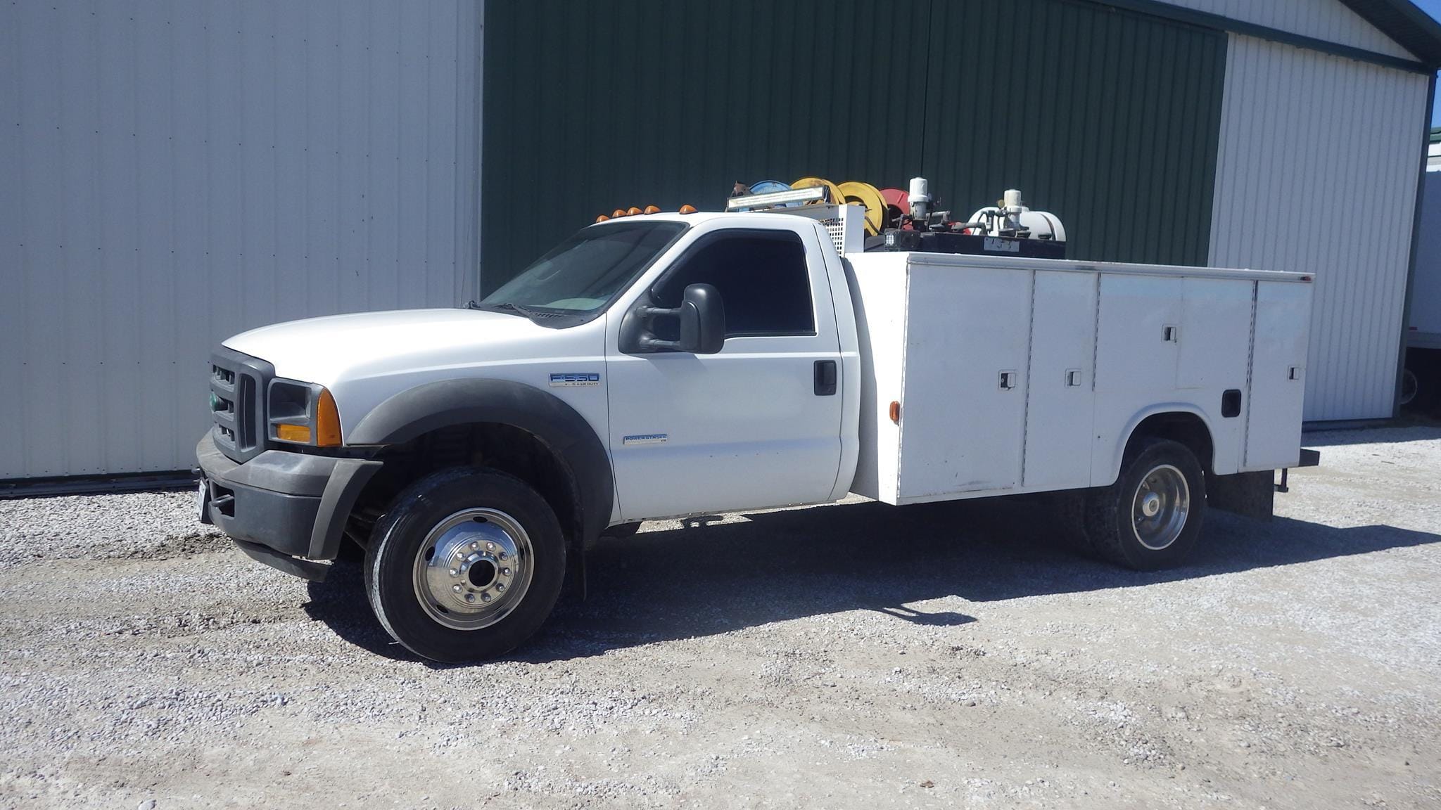 2005 Ford F-550 Equipment Image0
