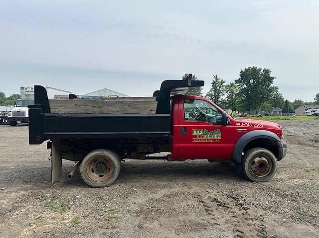 Image of Ford F-550 equipment image 3