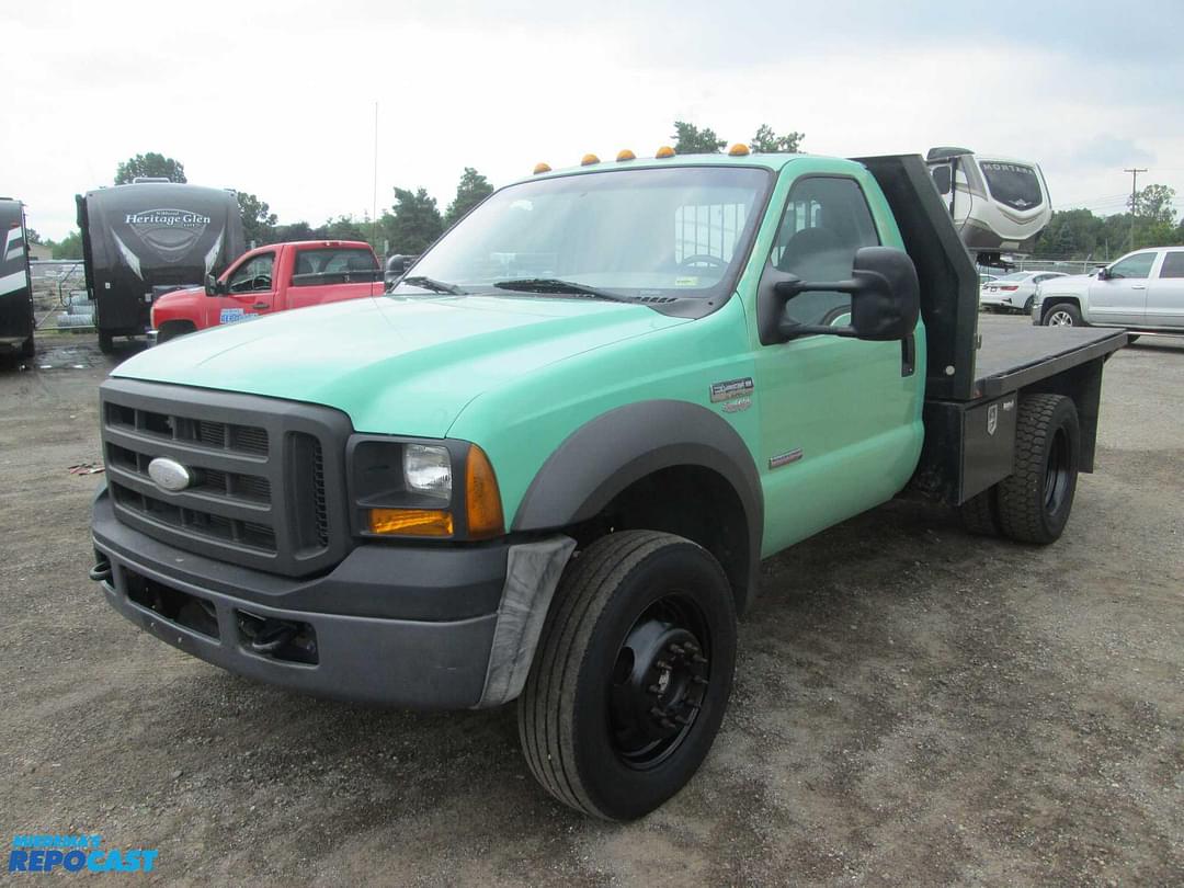 Image of Ford F-550 Primary image