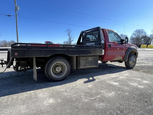 Image of Ford F-550 equipment image 3