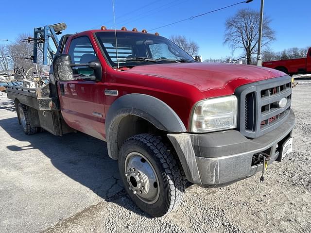 Image of Ford F-550 equipment image 2