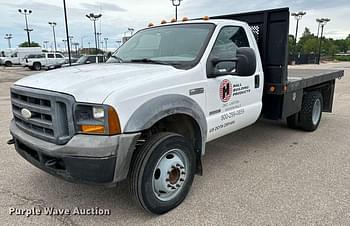 2005 Ford F-550 Equipment Image0