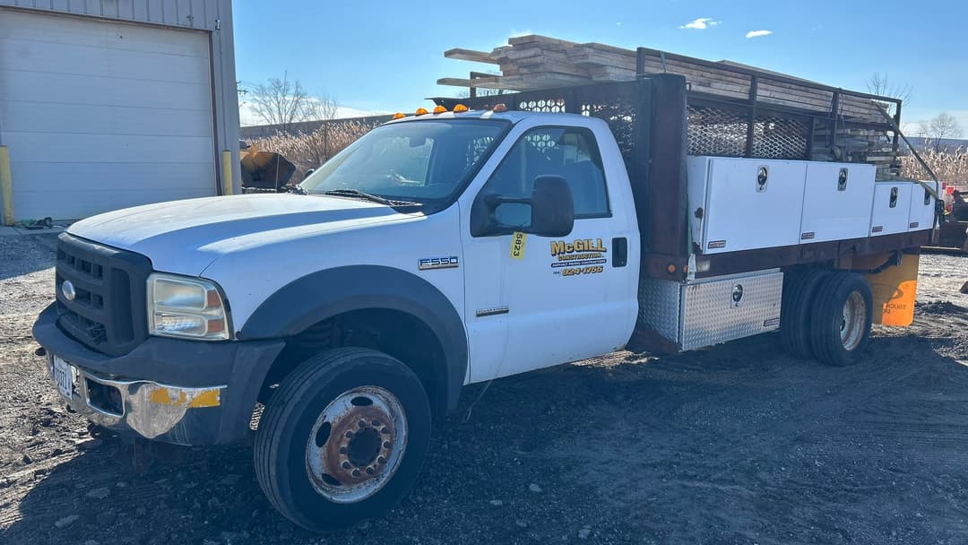 Image of Ford F-550 Primary image