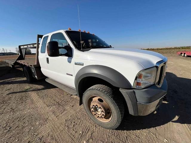 Image of Ford F-550 equipment image 2