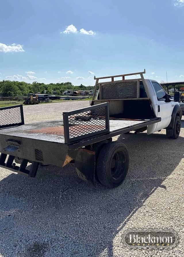 Image of Ford F-550 equipment image 2