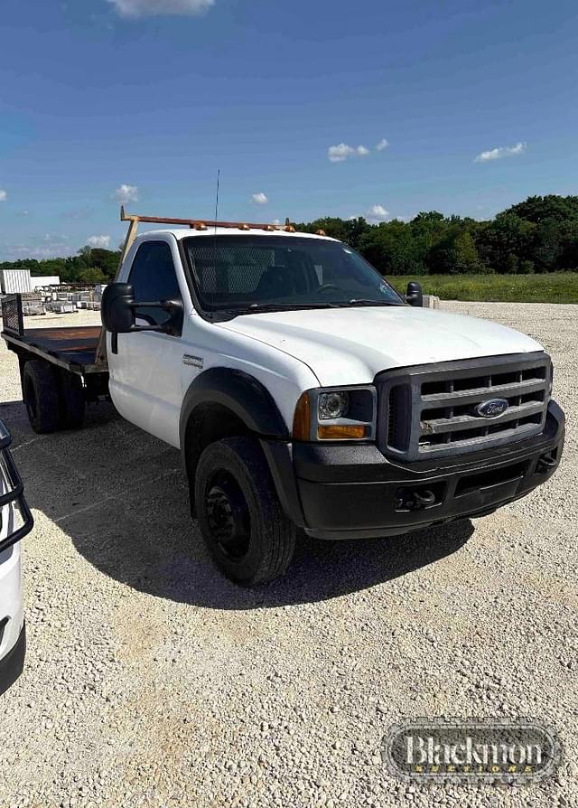 Image of Ford F-550 equipment image 3