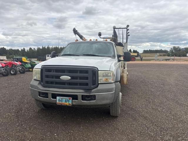 Image of Ford F-550 equipment image 1