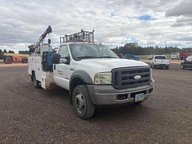 Image of Ford F-550 equipment image 2