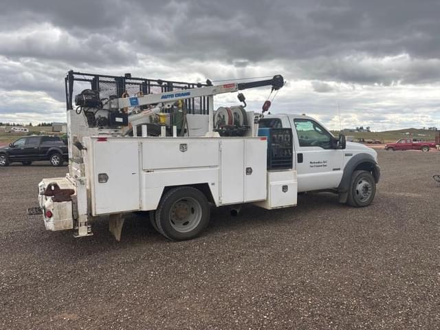 Image of Ford F-550 equipment image 4