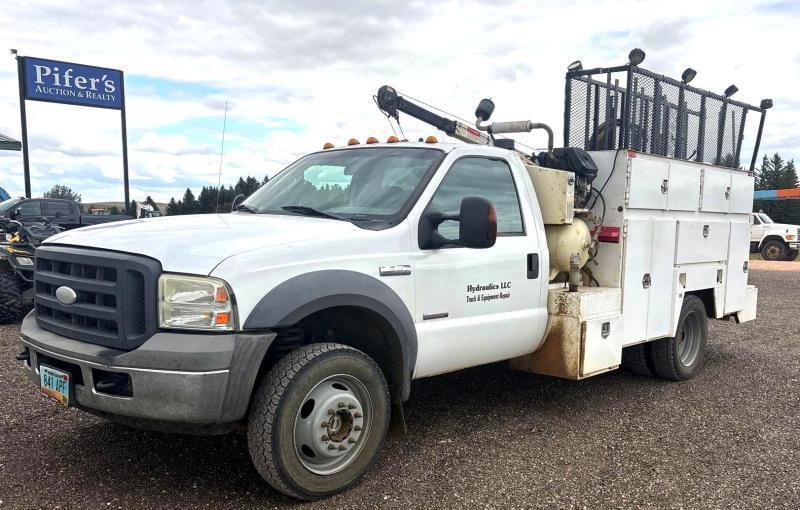 Image of Ford F-550 Primary image